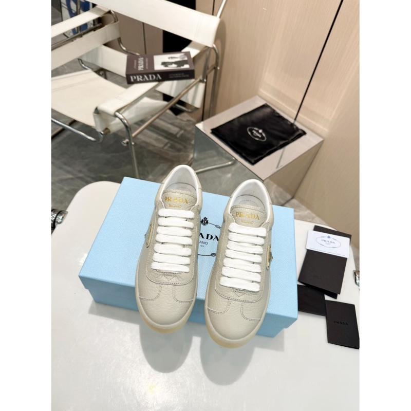 Pra*a casual shoes